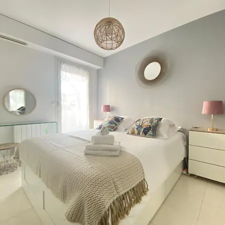 Admiral Plazza Apartment *